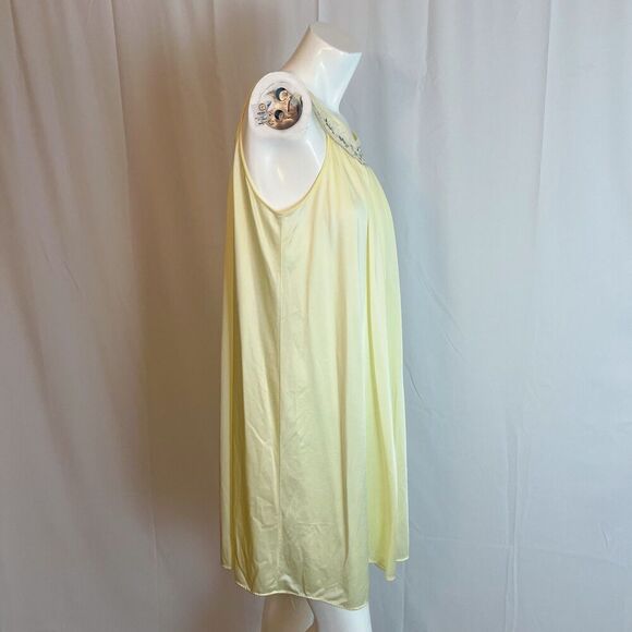 Vintage 1970s Lorraine Light Yellow Nightgown Floral Embroidered Coquette Size M - Picture 3 of 6